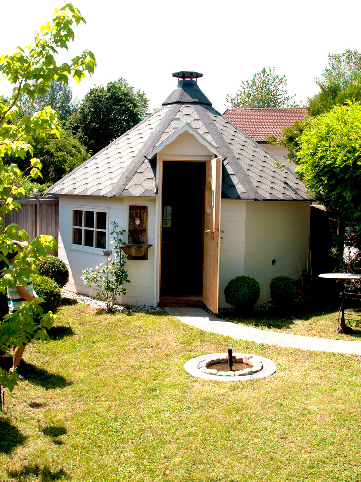 This is an example of an expansive scandinavian detached shed and granny flat in Munich.