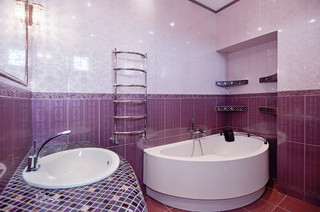 Badezimmer Mit Lila Schranken Und Rosafarbenen Fliesen Ideen Design Bilder August 2020 Houzz De