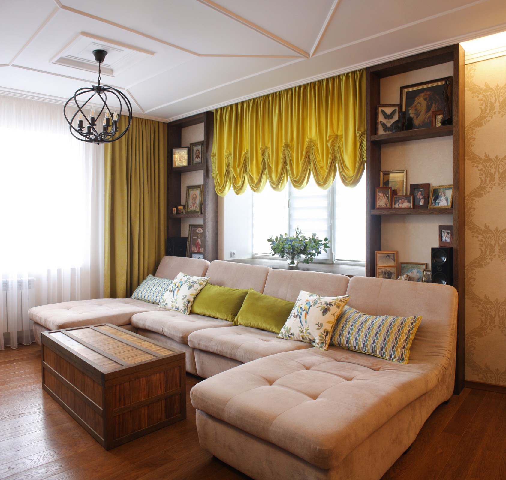 Яркая история.