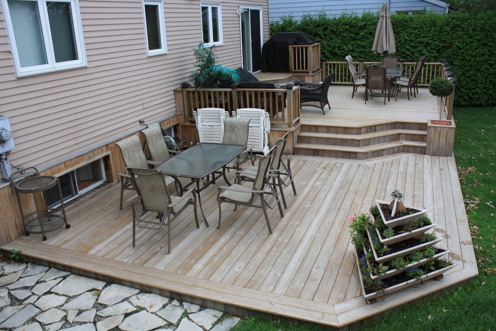 Photo of a contemporary deck in Montreal.
