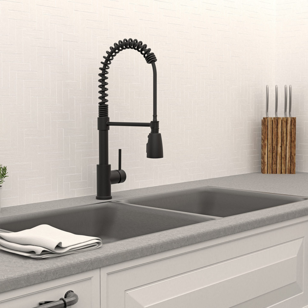 Example of a minimalist kitchen design in Chicago