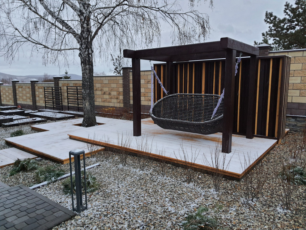 Натуральное дерево в саду