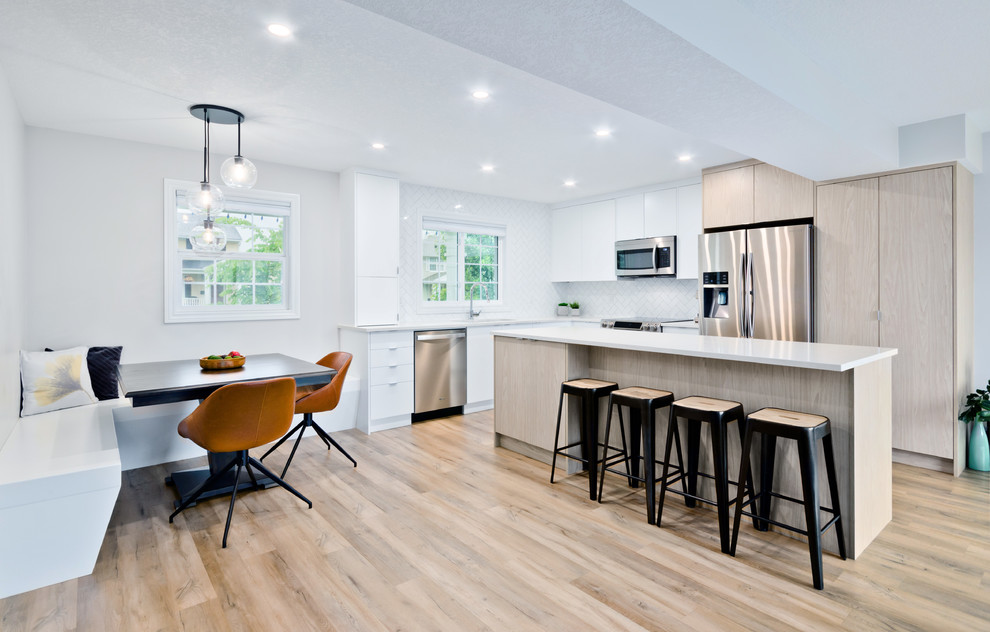 Kitchen - modern kitchen idea in Calgary