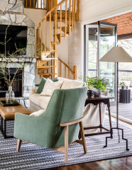 Houzz Tour: Woodsy Lakefront Getaway Designed for Generations