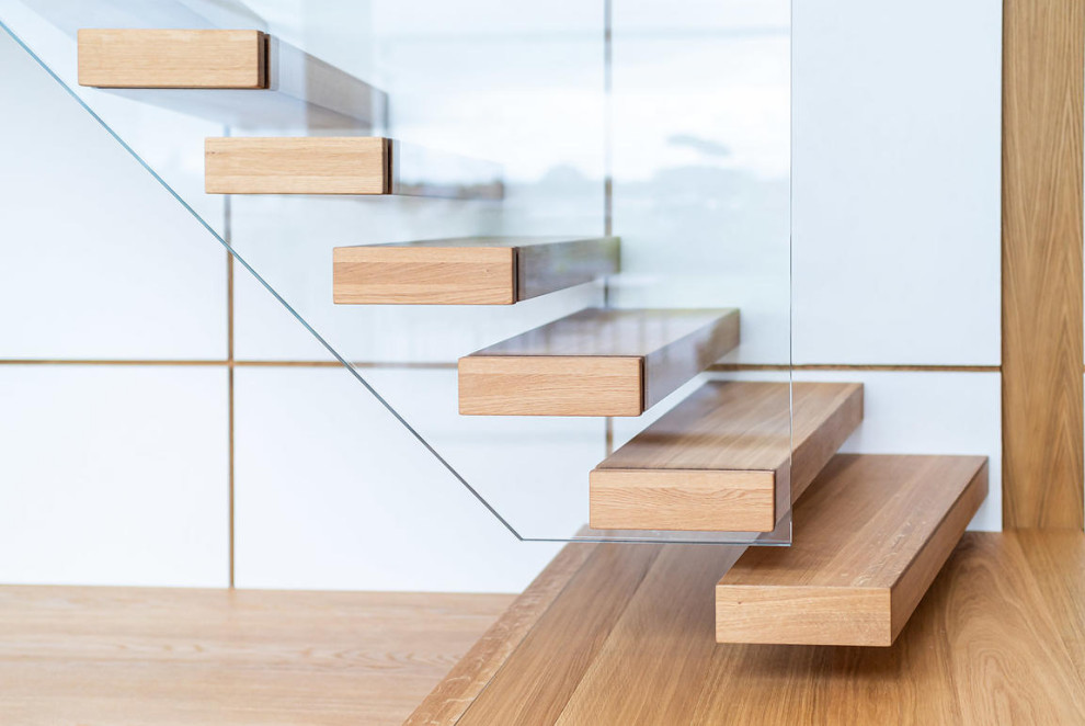 Moderne Treppe in Sonstige