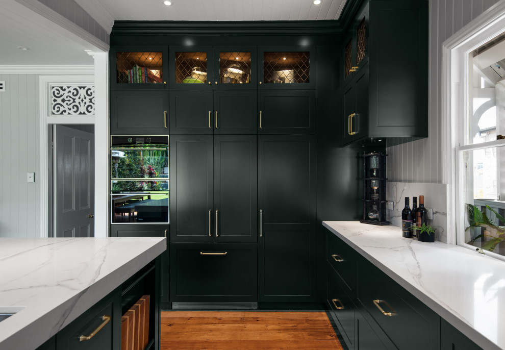 This is an example of a traditional kitchen in Brisbane.