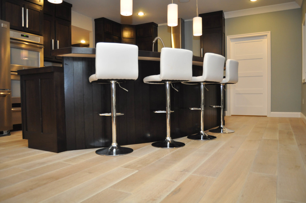 WHITE OAK WIREBRUSH RUBIO DC SMOKE Modern Kitchen Huntington by