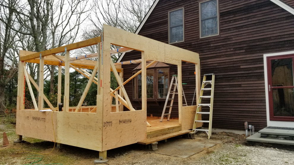 Example of a transitional home design design in Boston
