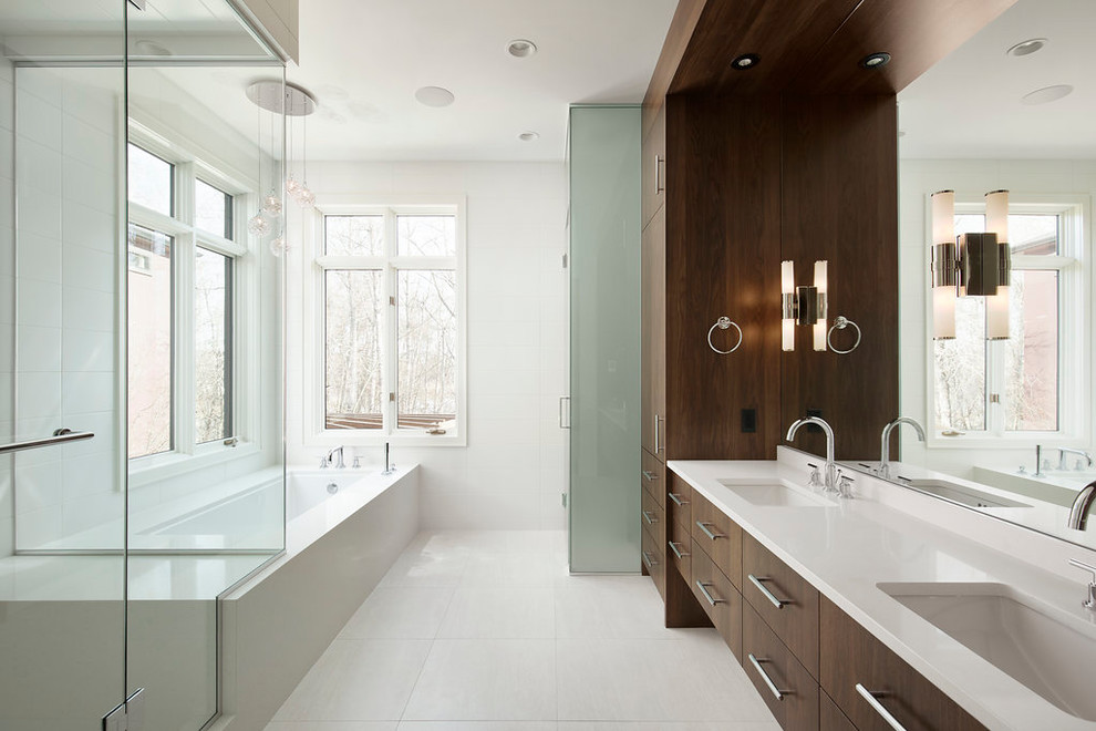 Inspiration for a transitional bathroom remodel in Calgary