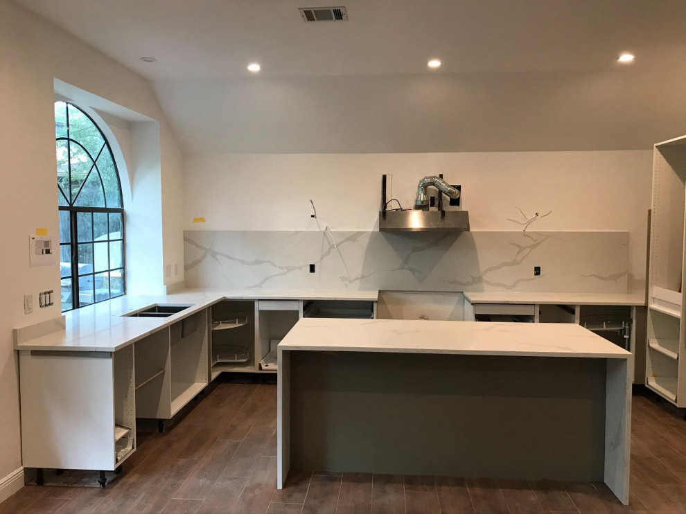 Kitchen - kitchen idea in Austin