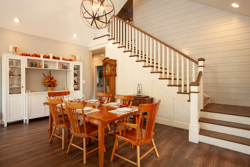 Inspiration for a mid-sized transitional home design remodel