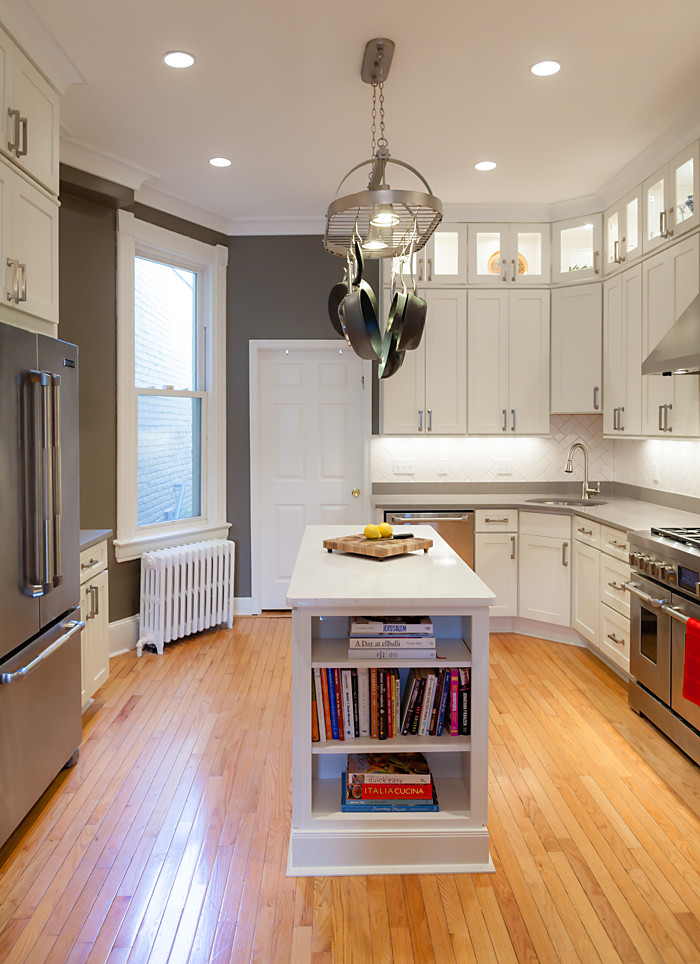Transitional kitchen photo in DC Metro