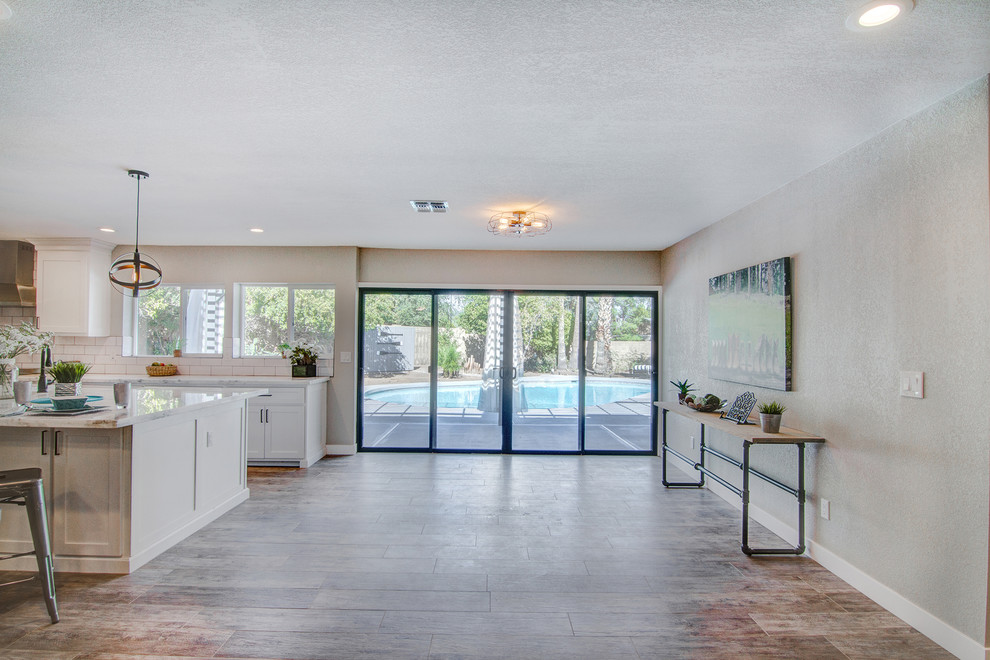 Transitional home design photo in Phoenix