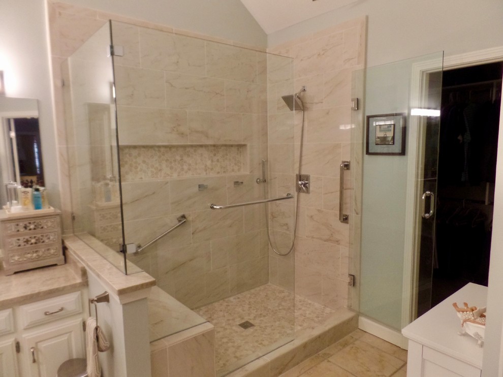 Inspiration for a mid-sized traditional master bathroom in Other with raised-panel cabinets, white cabinets, an alcove shower, a two-piece toilet, beige tile, porcelain tile, green walls, porcelain floors, an undermount sink, quartzite benchtops, beige floor and a hinged shower door.