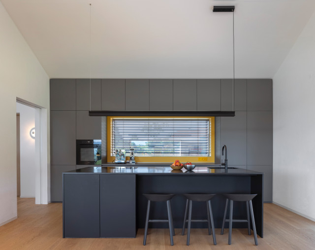 framed contemporary-koek
