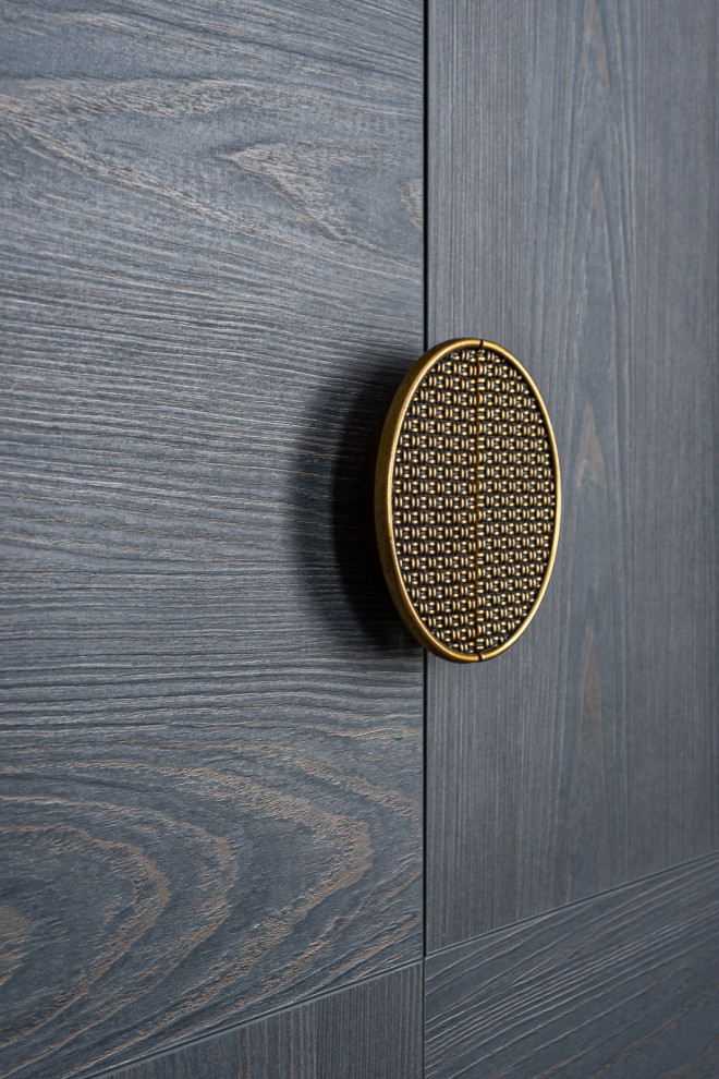 Шкаф. Фрагмент