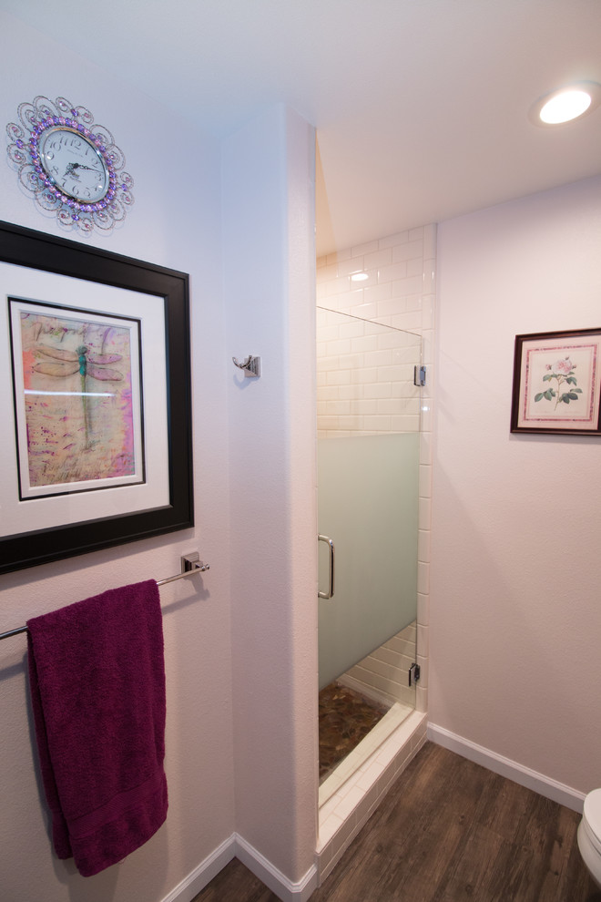 Bathroom - mid-sized transitional master white tile and subway tile brown floor bathroom idea with flat-panel cabinets, dark wood cabinets, a two-piece toilet, pink walls, an undermount sink and quartz countertops