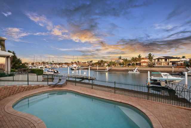 Newport modern-pool