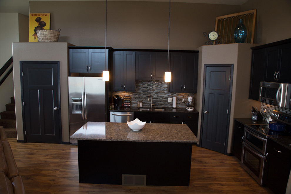 Kitchen - transitional kitchen idea