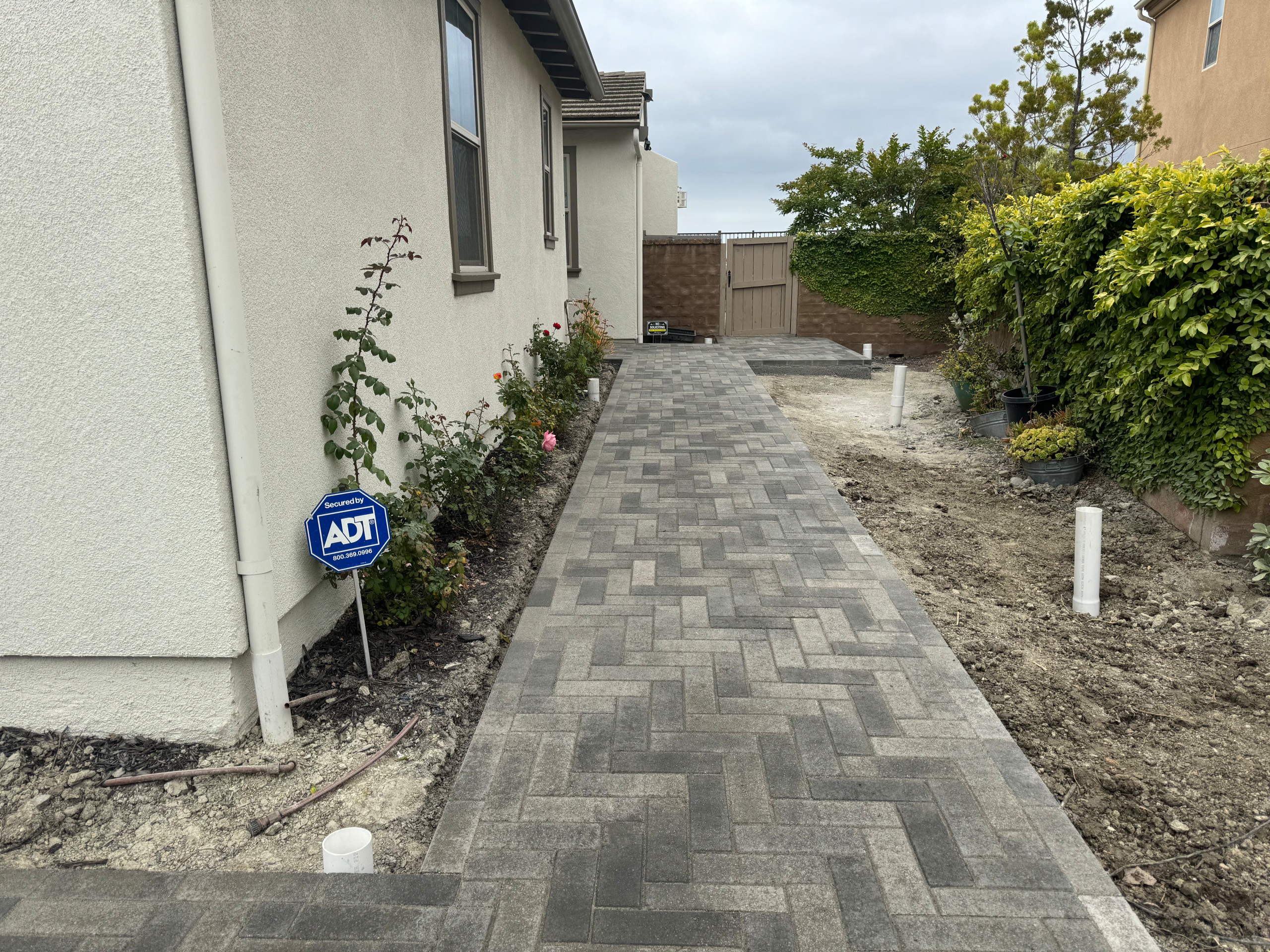 LR Pavers And Wall