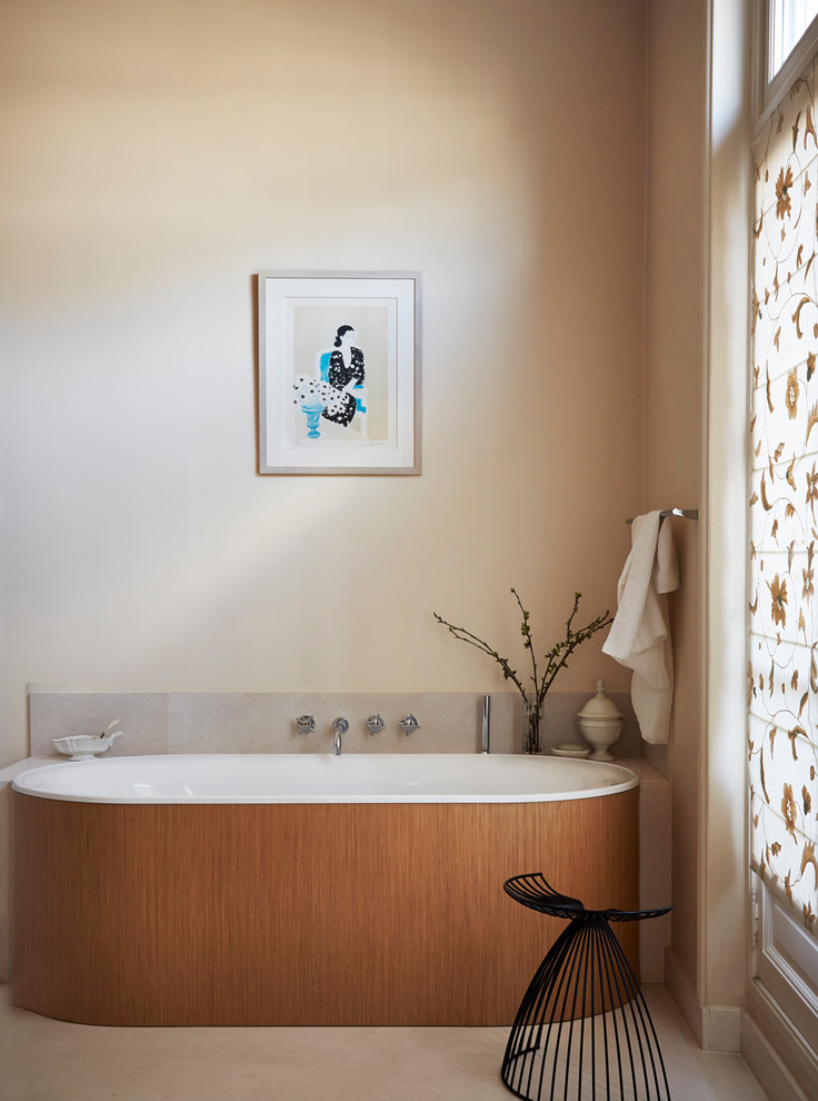 Mid-sized contemporary master bathroom in Paris with a drop-in tub, beige walls and beige tile.