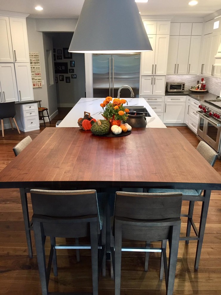 Transitional kitchen photo in Phoenix