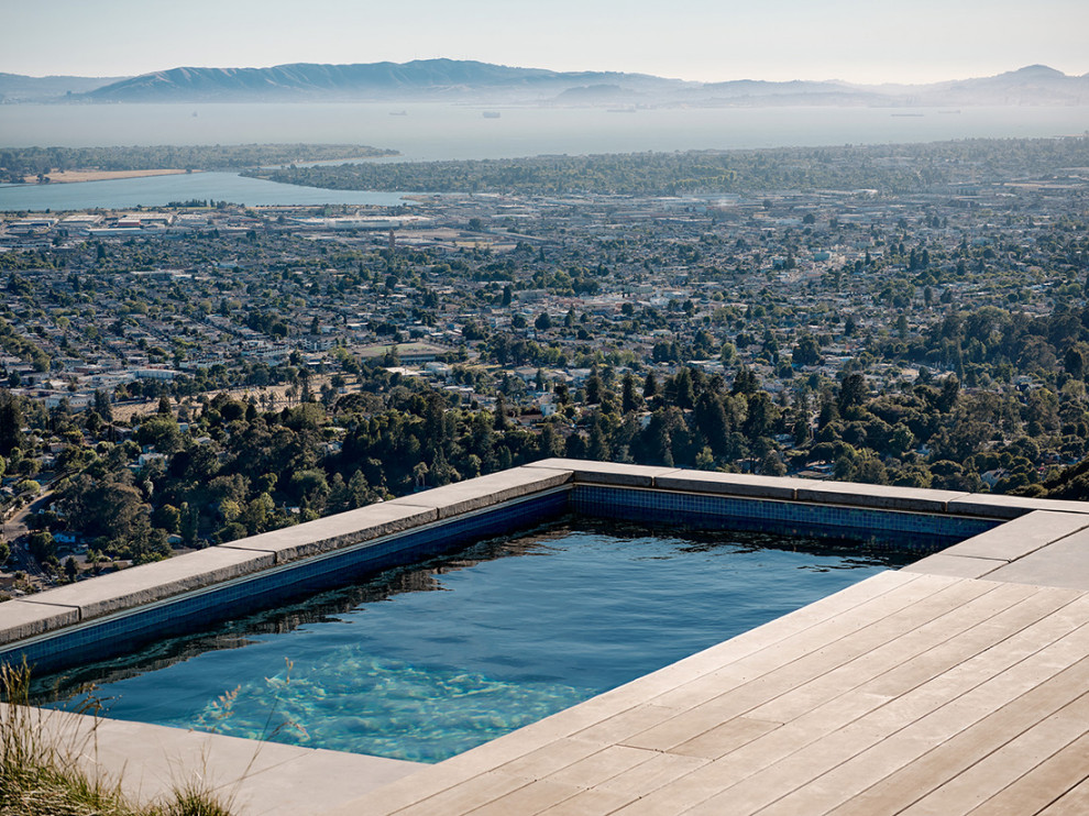 Inspiration for a modern hot tub remodel in San Francisco