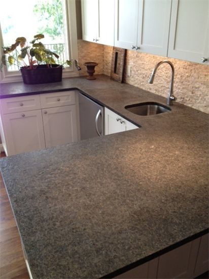 Kitchen - transitional kitchen idea in Austin