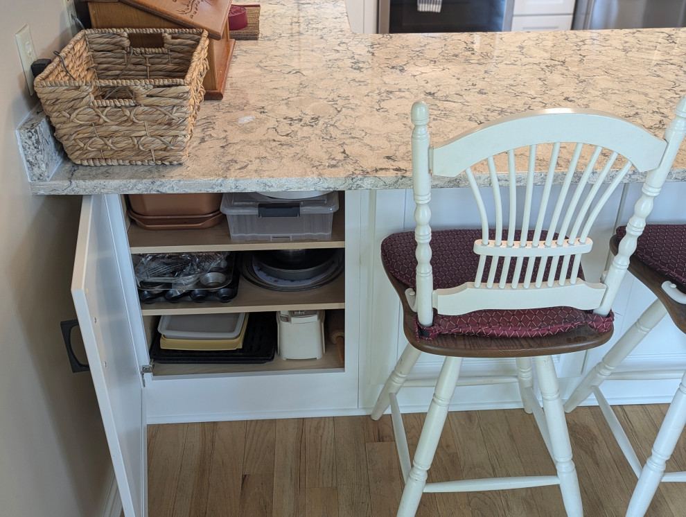 Example of a small transitional u-shaped eat-in kitchen design with flat-panel cabinets