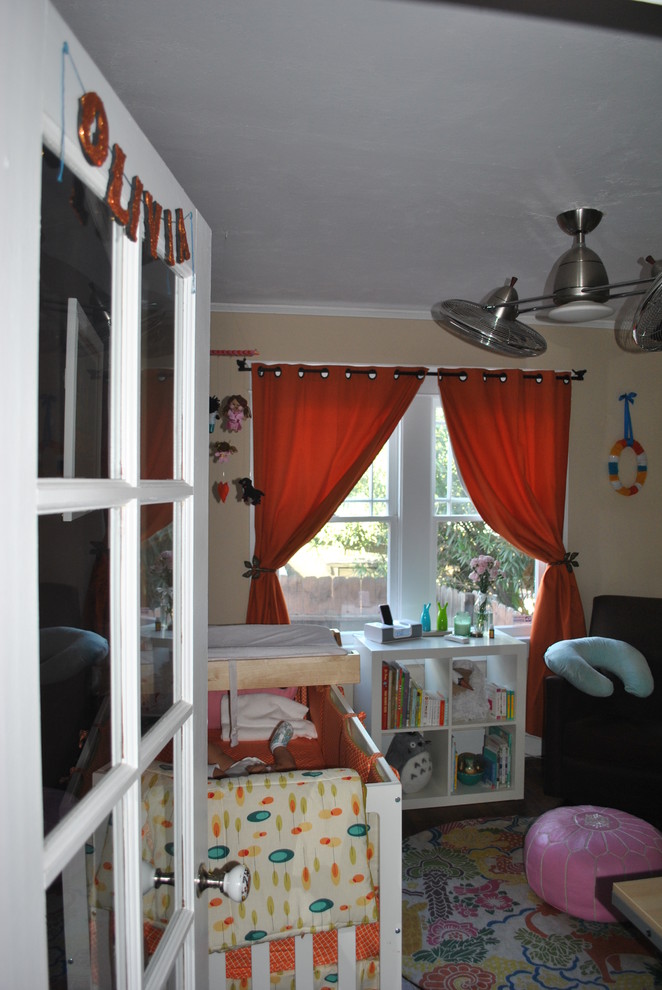 This is an example of a modern kids' room in Los Angeles.