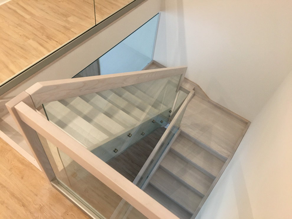 Лестница со стеклянным ограждением