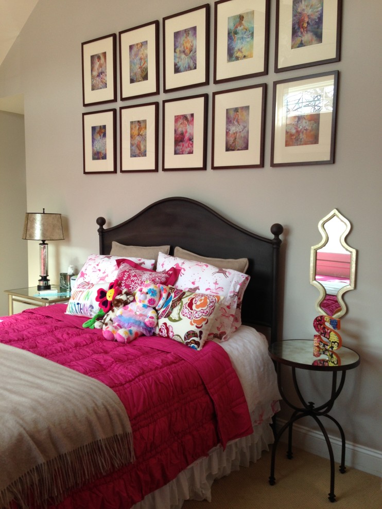 Inspiration for a mid-sized traditional kids' bedroom for kids 4-10 years old and girls in Chicago with brown walls, carpet and brown floor.