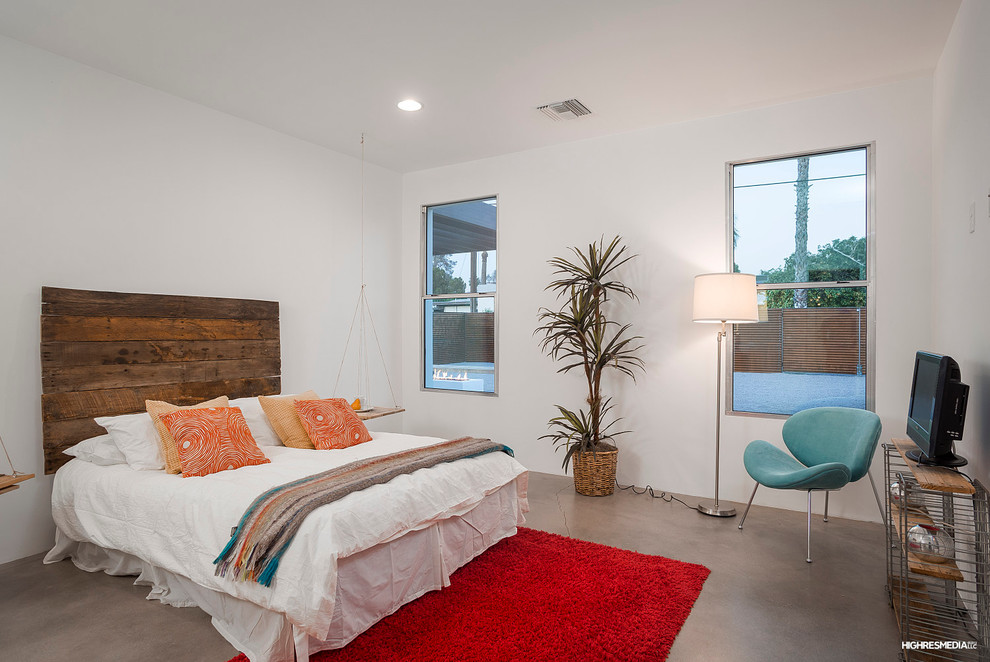 Photo of a mid-sized contemporary bedroom in Phoenix.
