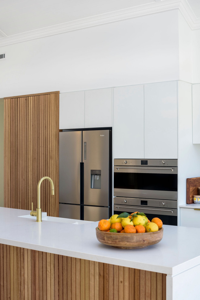 Example of a trendy kitchen design in Central Coast