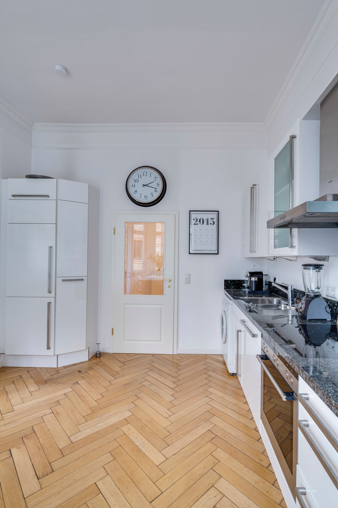 This is an example of a scandinavian kitchen in Cologne.