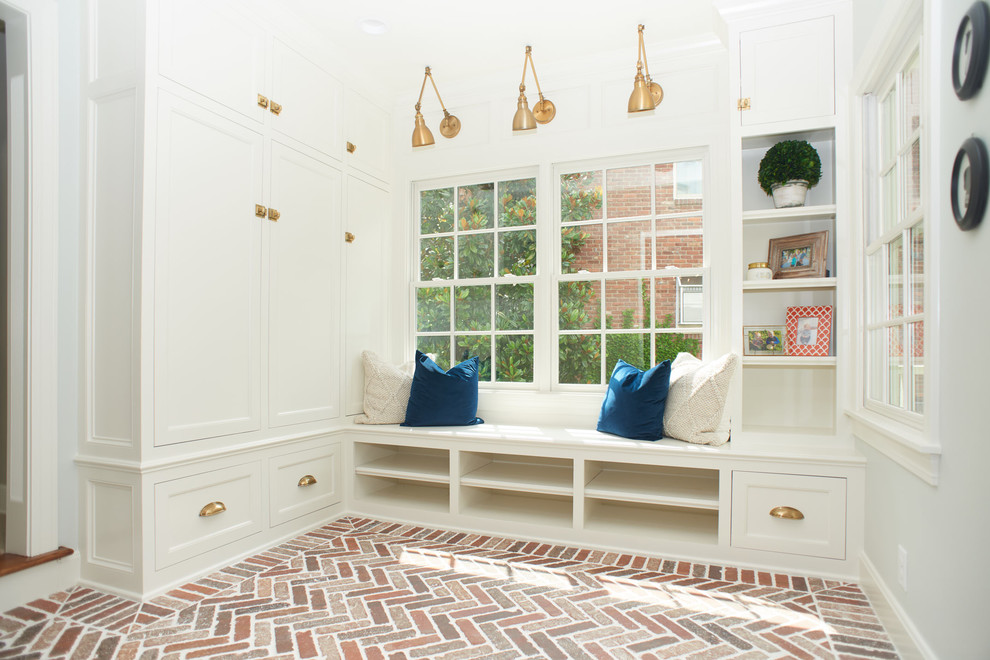 Transitional entryway photo in Louisville