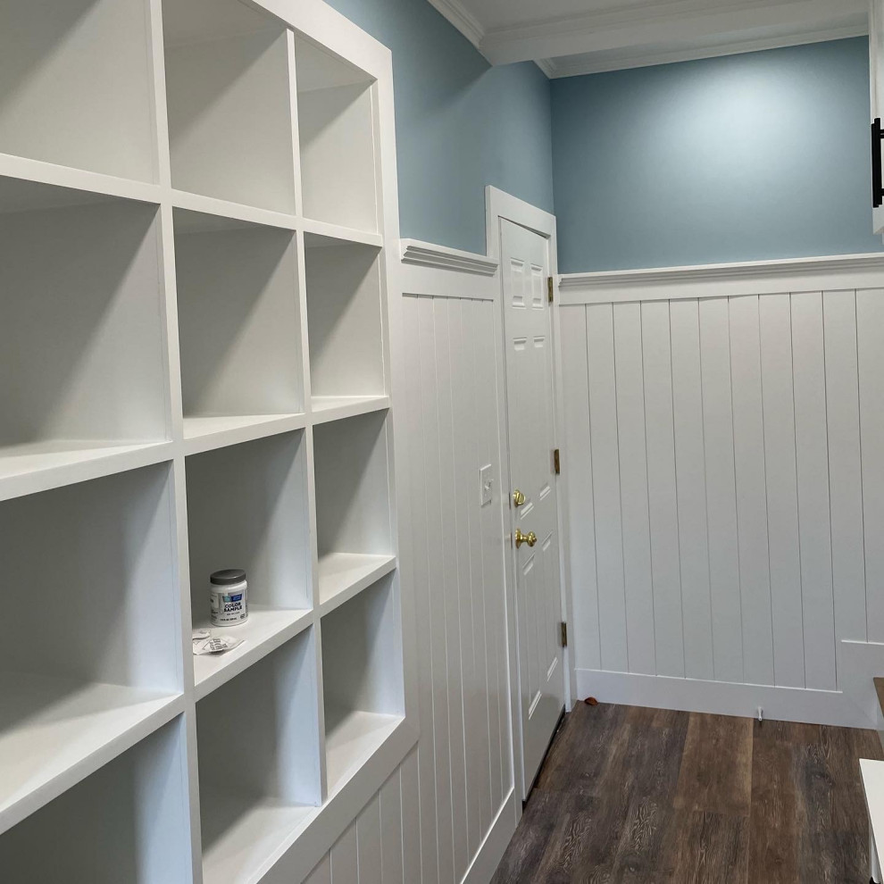 Mid-sized traditional mudroom in Cincinnati with planked wall panelling.