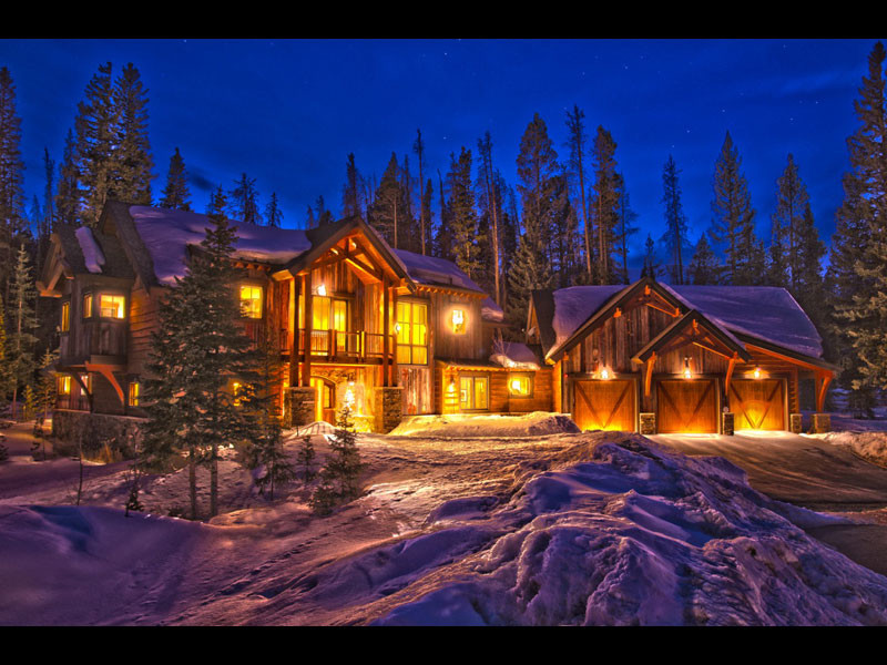 Mountain style home design photo in Denver