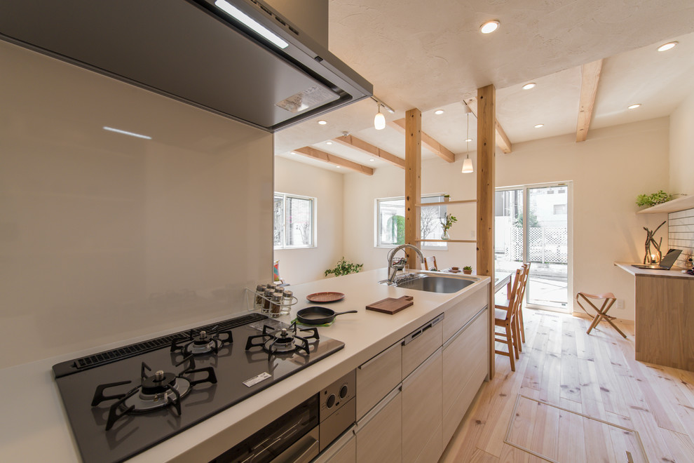 Design ideas for a country single-wall open plan kitchen in Tokyo Suburbs with a single-bowl sink, flat-panel cabinets, light wood cabinets, light hardwood floors, with island and brown floor.