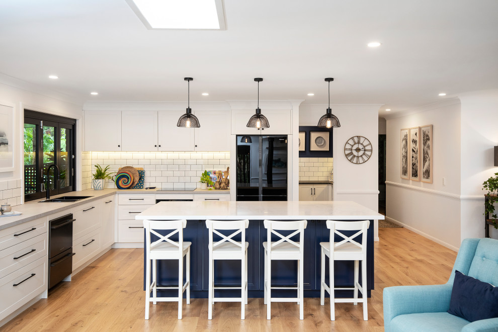 Inspiration for a transitional kitchen in Brisbane.