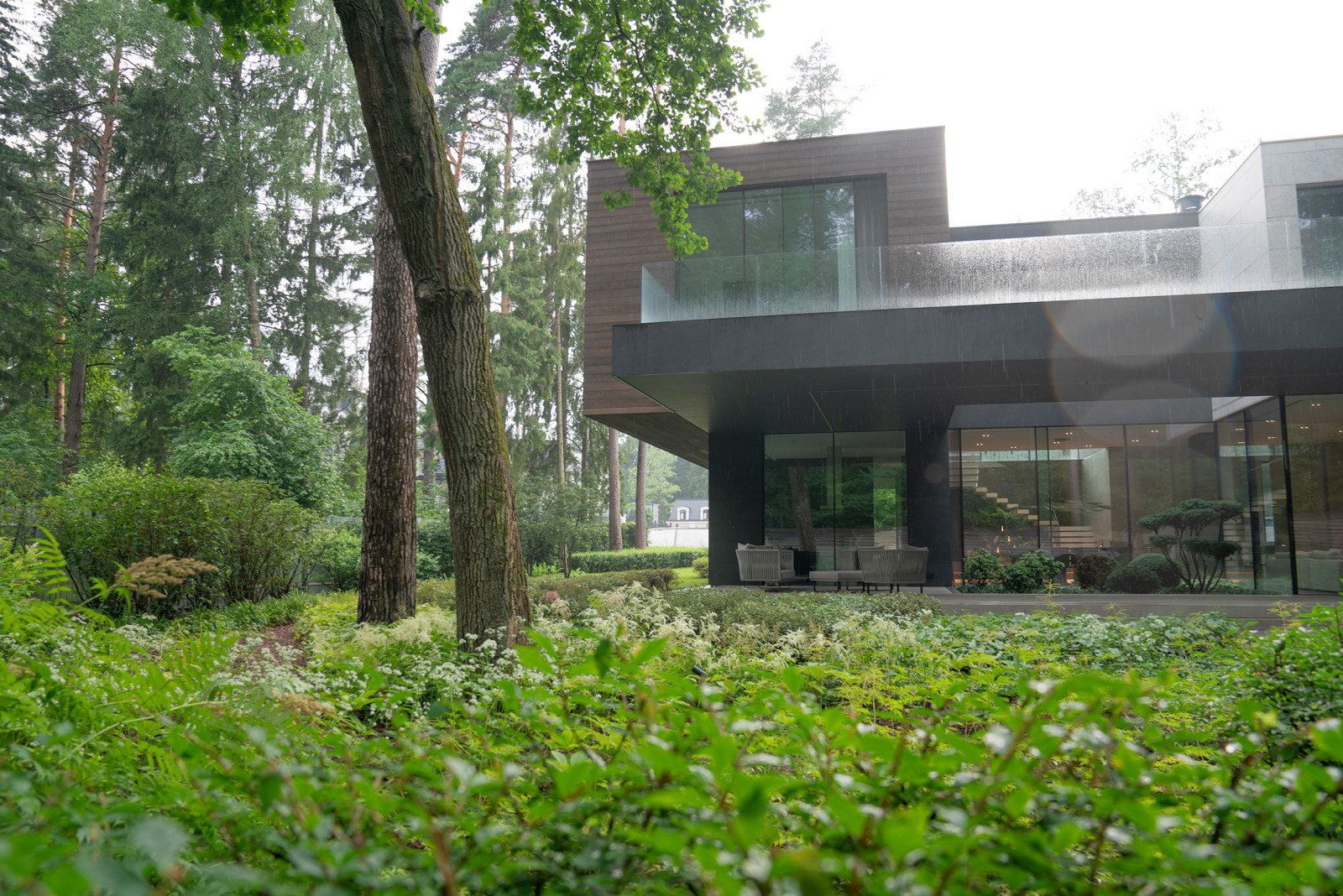 В гармонии с лесом. Модернистский сад. КП Новоуспенский 2020 г