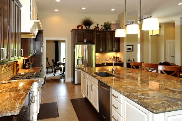 Sprawling Ranch traditional-kitchen