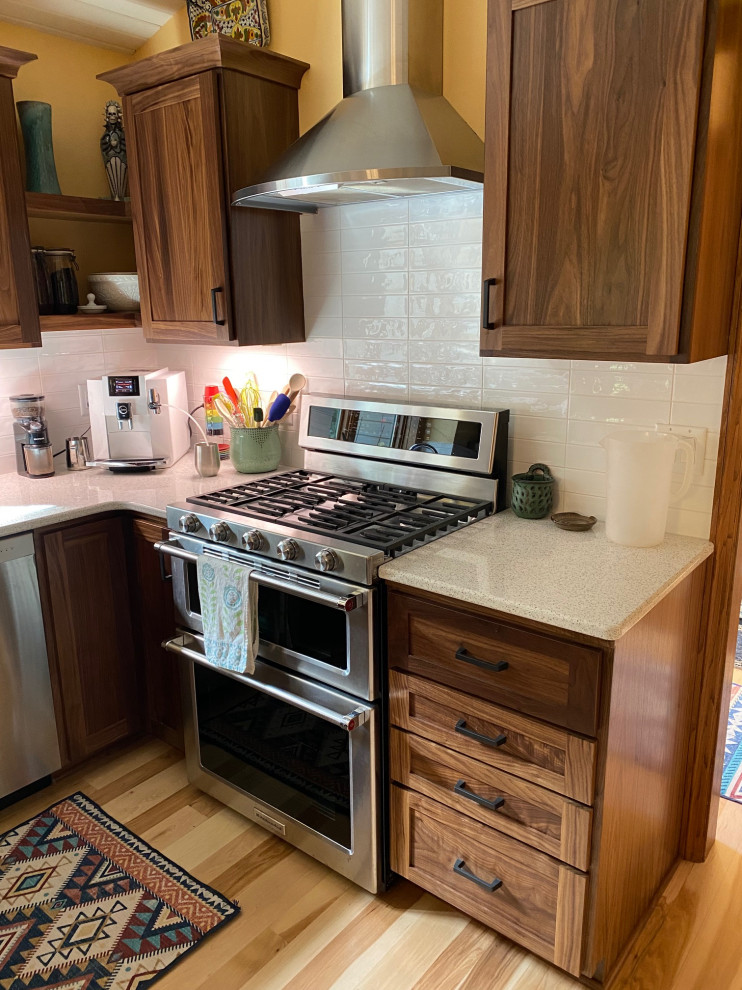 Kitchen - transitional kitchen idea