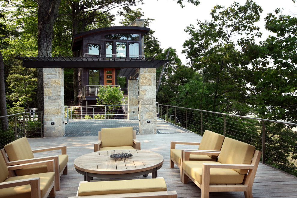 Inspiration for a contemporary deck in Grand Rapids.