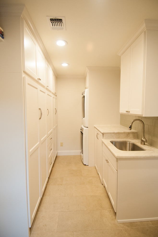Home design - transitional home design idea in Austin