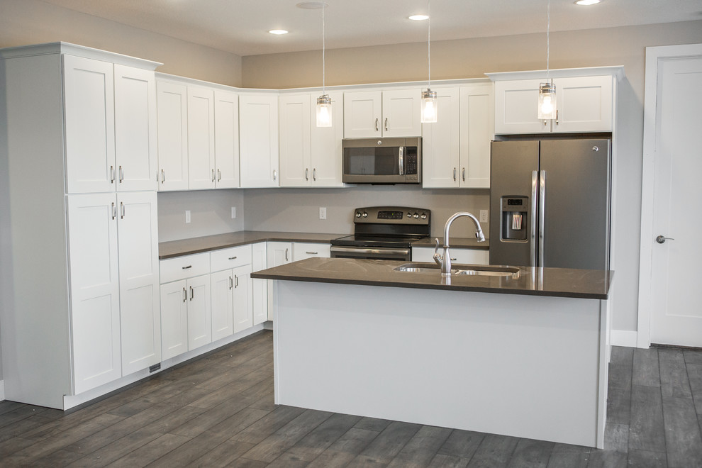 Transitional kitchen photo in Cedar Rapids