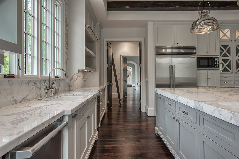 Kitchen - transitional kitchen idea in Houston