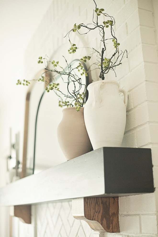 Transitional home design photo in Milwaukee