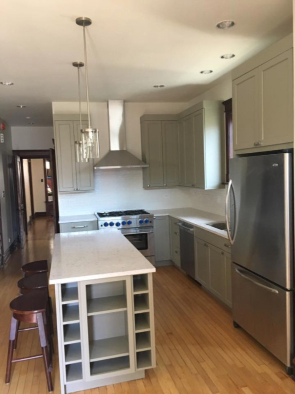 Kitchen - kitchen idea in Chicago