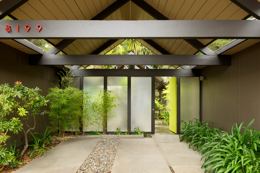 Photo of a midcentury entryway in Other with a green front door.